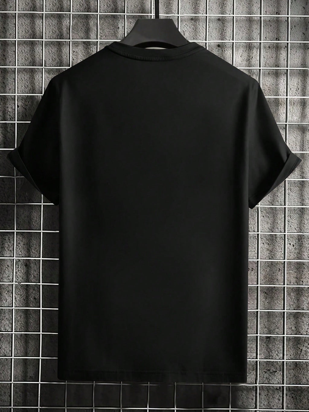 Men'S Casual Graphic Tee Featuring a Crew Neck Design with The Phrase 'God Is Good', Perfect for Street Style Fashion
