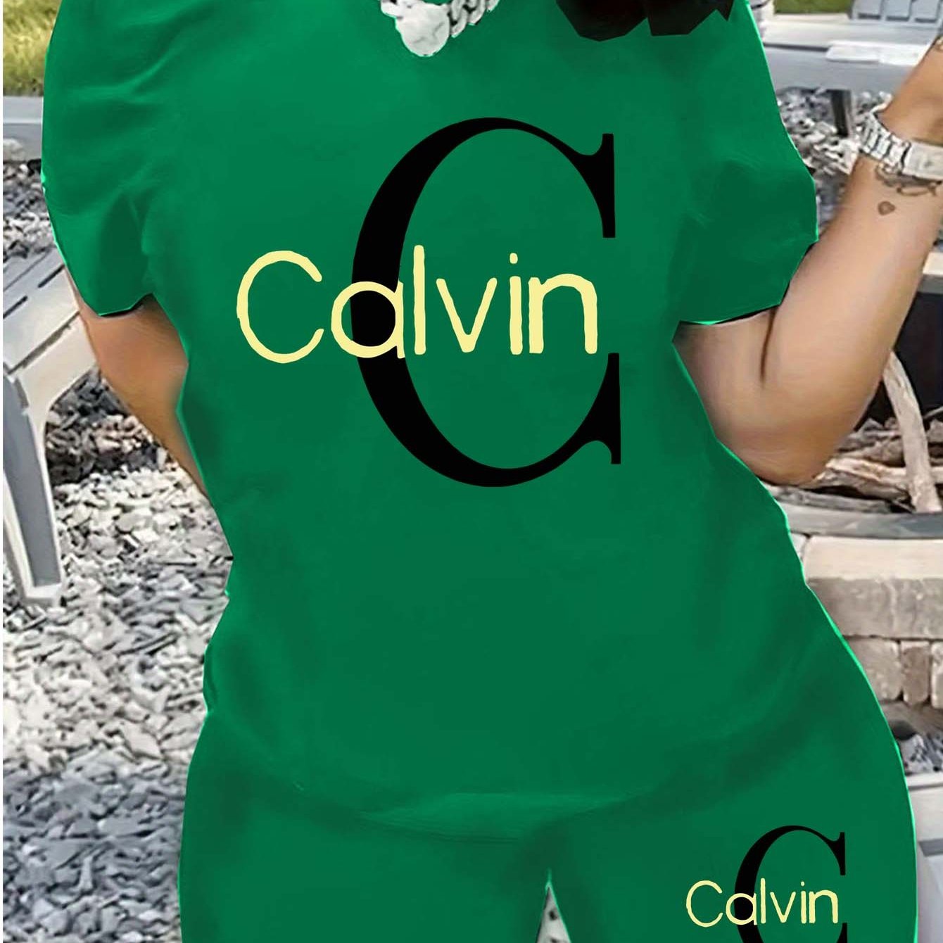 Women'S Calvin Graphic T-Shirt - Green Short Sleeve Tee with Bold "C" Design, Casual Summer Style, Comfortable & Versatile for Casual Attire, Everyday Tshirt | Bold Graphic Tee | Comfortable Fit